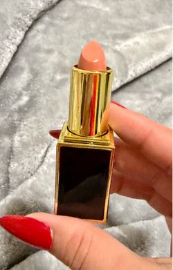 Labial prédire parís nuevo el color se ve en la foto