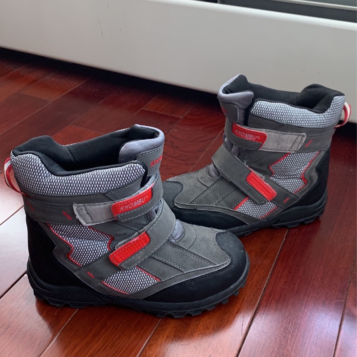 Boys snow boots size 5