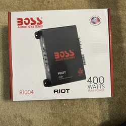 Boss R1004 4 Channel Power Amp