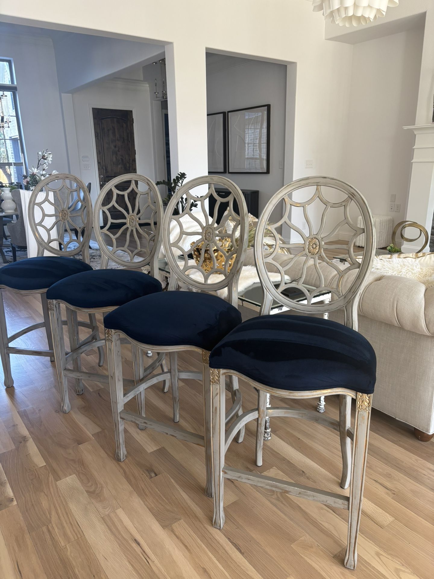 Set Of 4 Elegant Front Gate Bar Stools