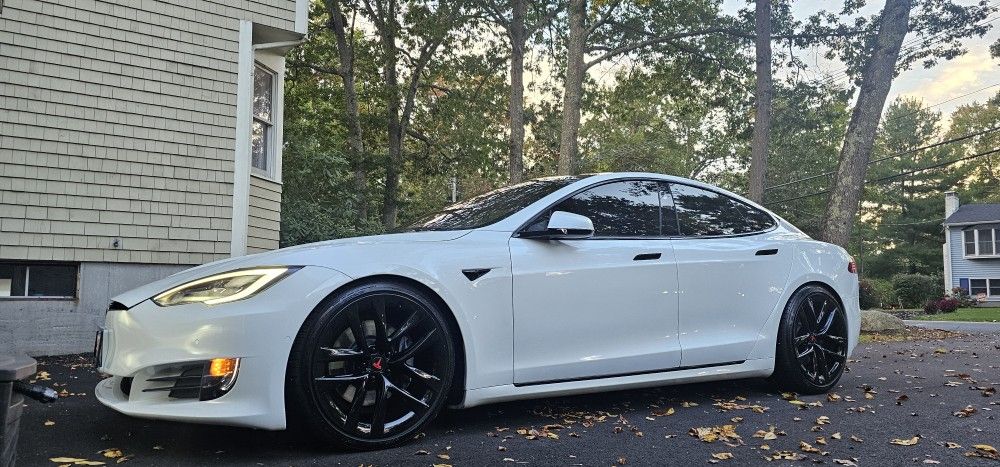 Tesla Model S Plaid Rims