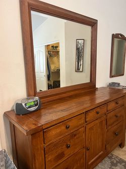 Bedroom furniture set