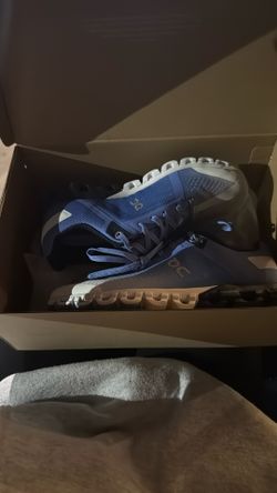 BRAND NEW Cloud Flow Running Shoes