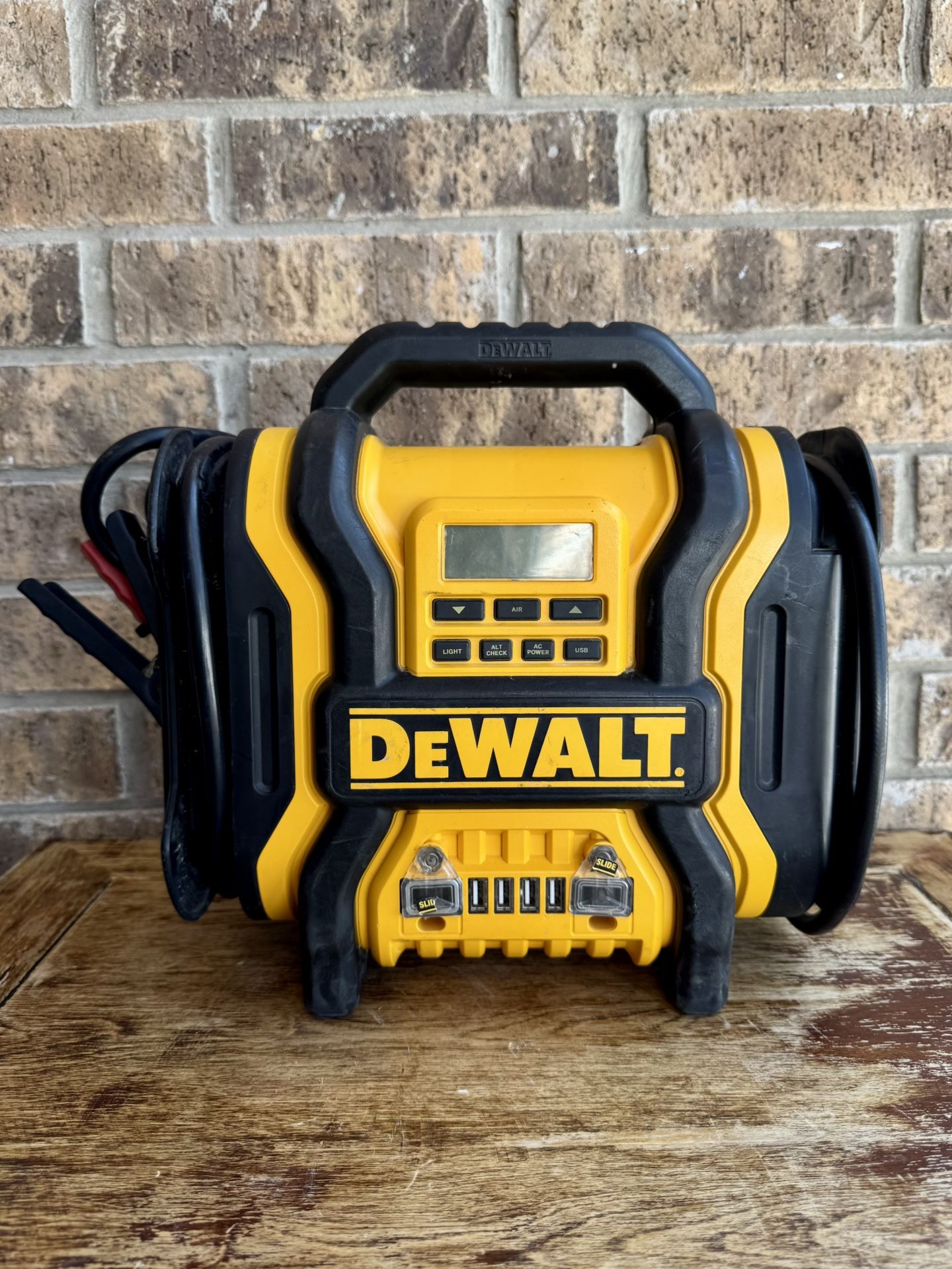 DEWALT 2000 Peak Amp Jump Starter and Professional Power Station