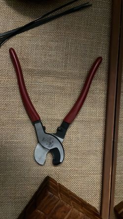Klein lobster/cable cutters