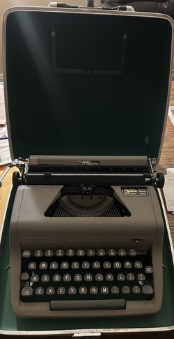 Antique Vintage 1954 Royal Quiet De Luxe Typewriter