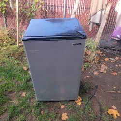 Magic Chef Mini Fridge