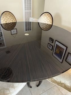 Beautiful Dining Set – 70” Round Table + 8 Chairs