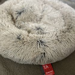 Best Friends By Sheri Donut Dog Bed lux 