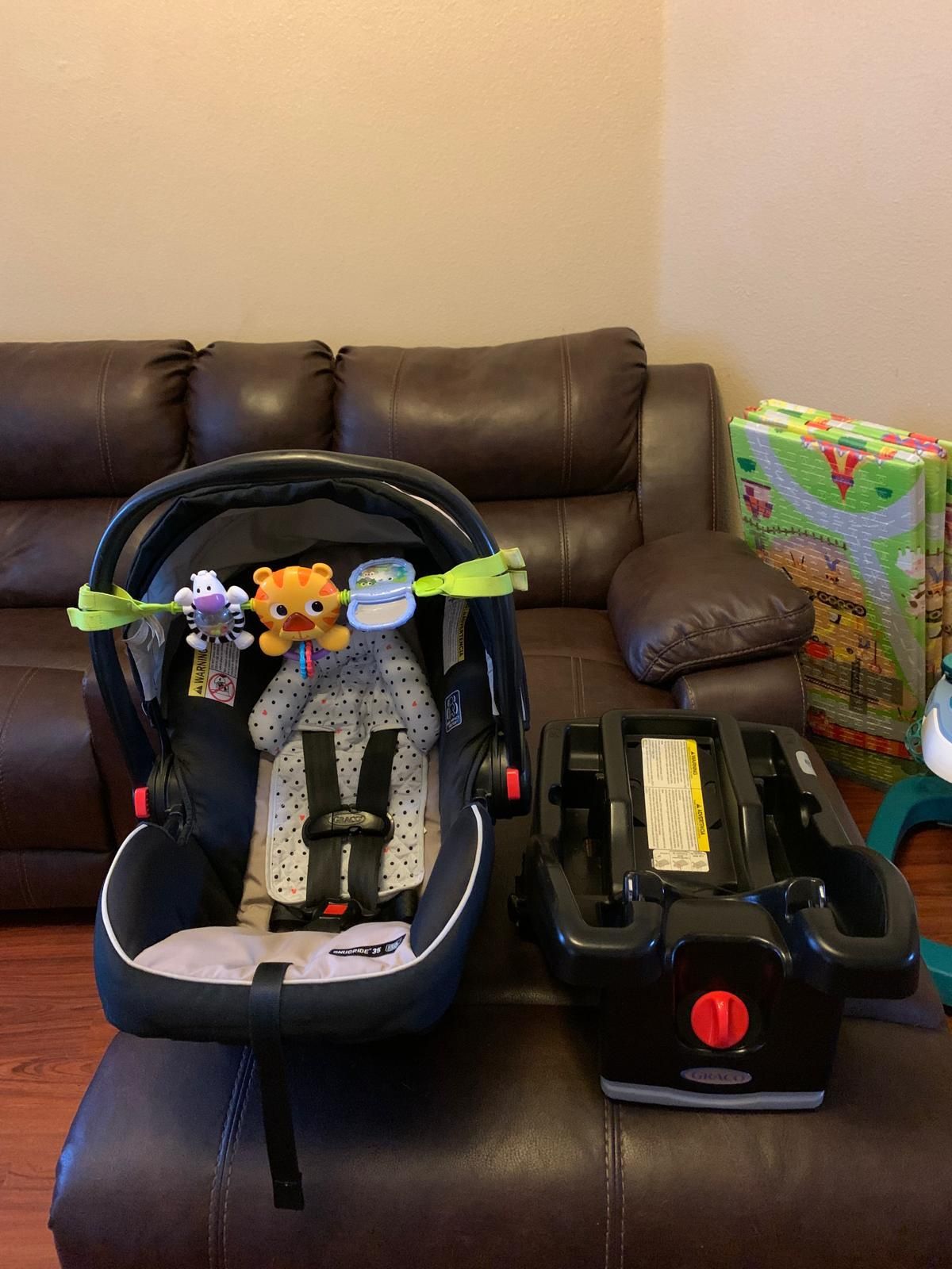 GRACO INFANT CAR SEAT / BASE