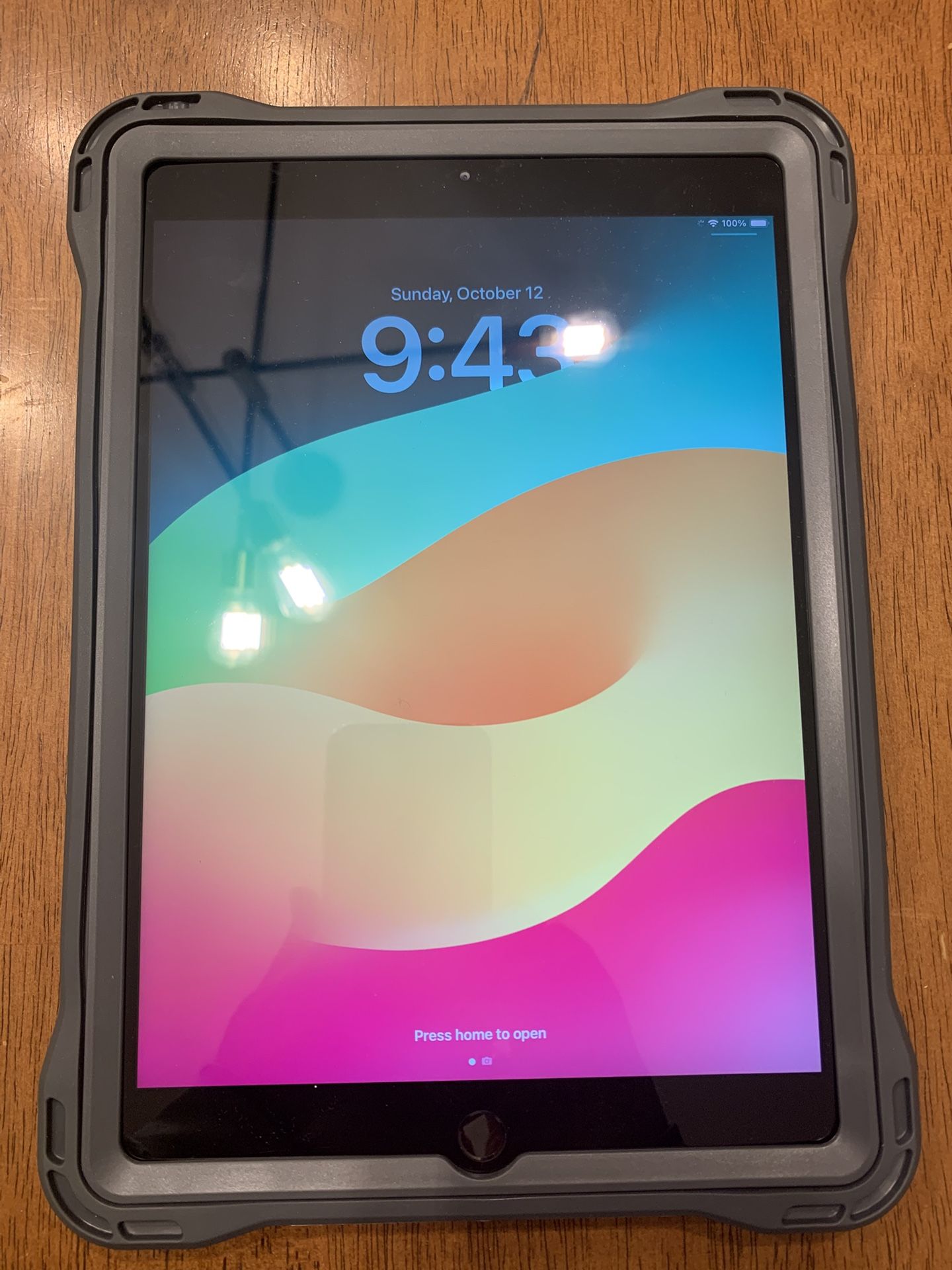 Apple iPad 7th Generation 32GB Unlocked Like New!