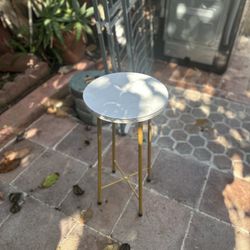 Round Table