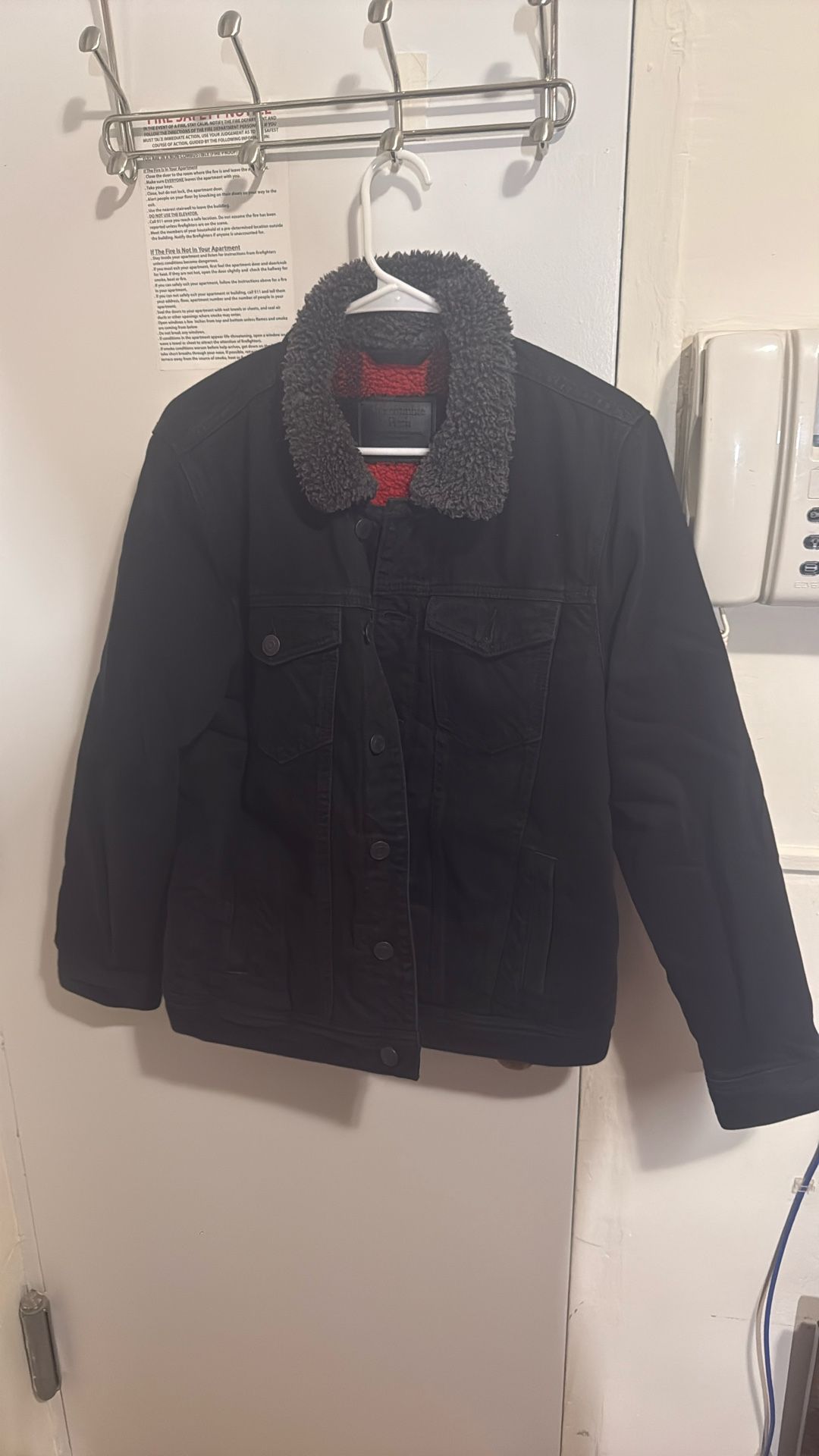 Men’s denim jacket with fleece lining