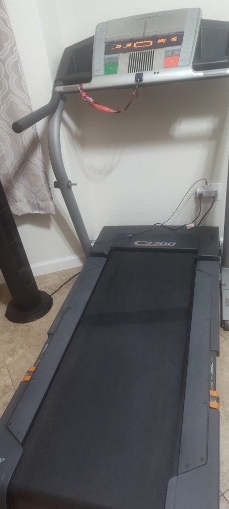 Nordic Track Treadmill Works Great Model 2200