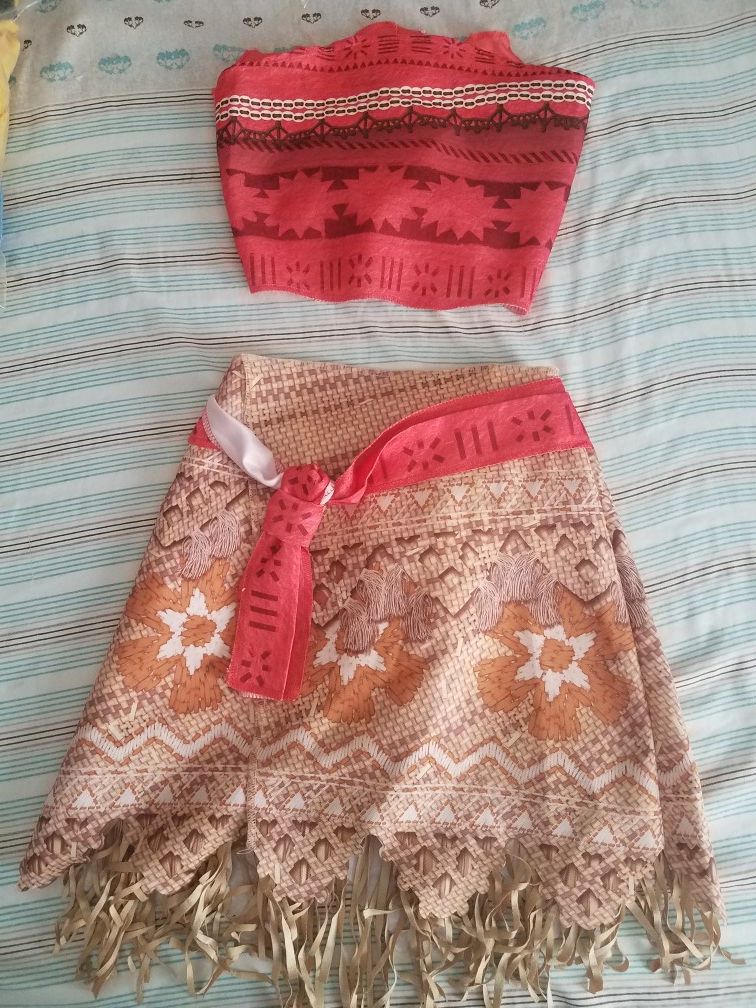 Moana halloween costume size medium (5,6,7?)