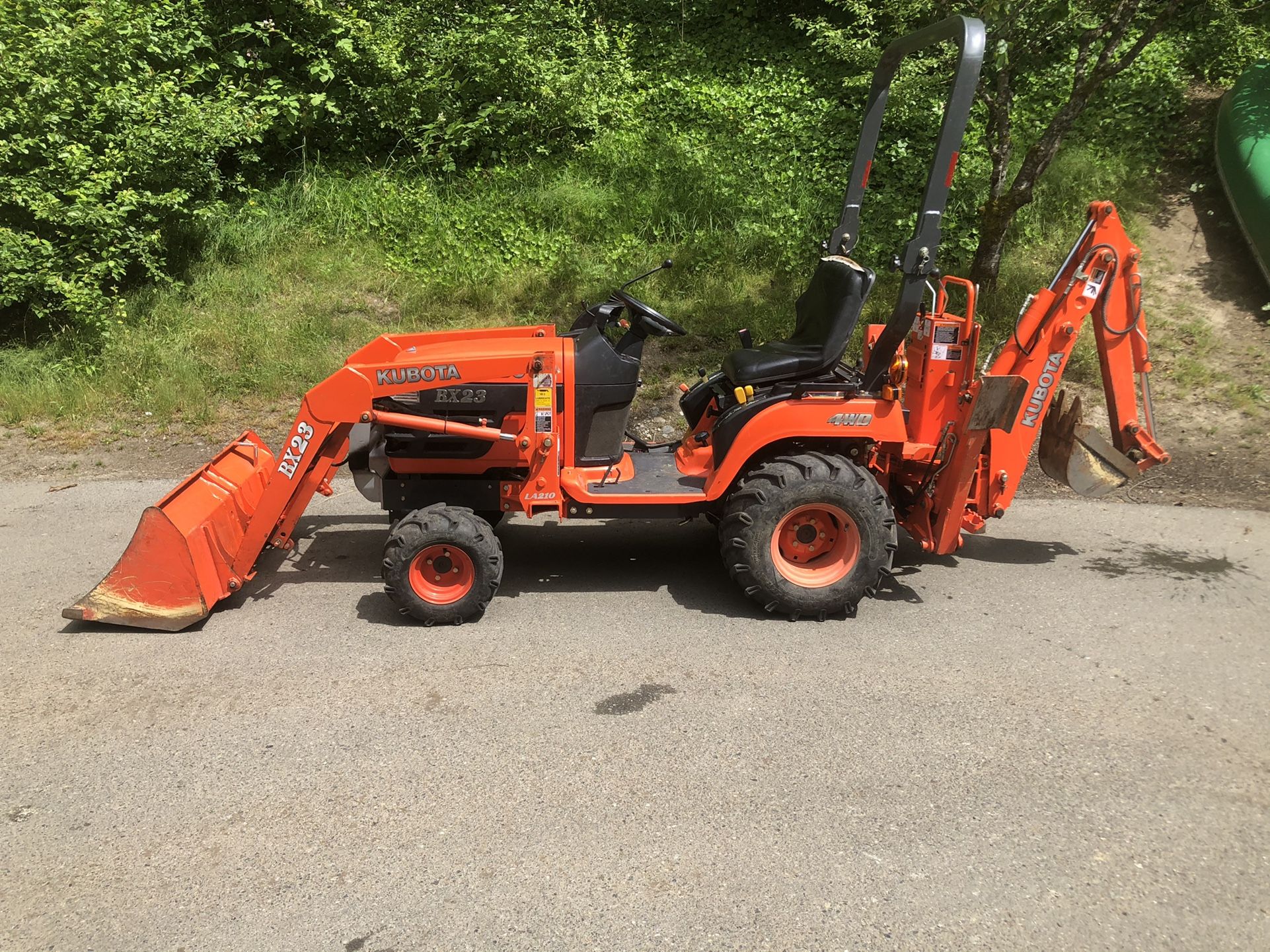 Kubota Bx23 Tractor loader backhoe