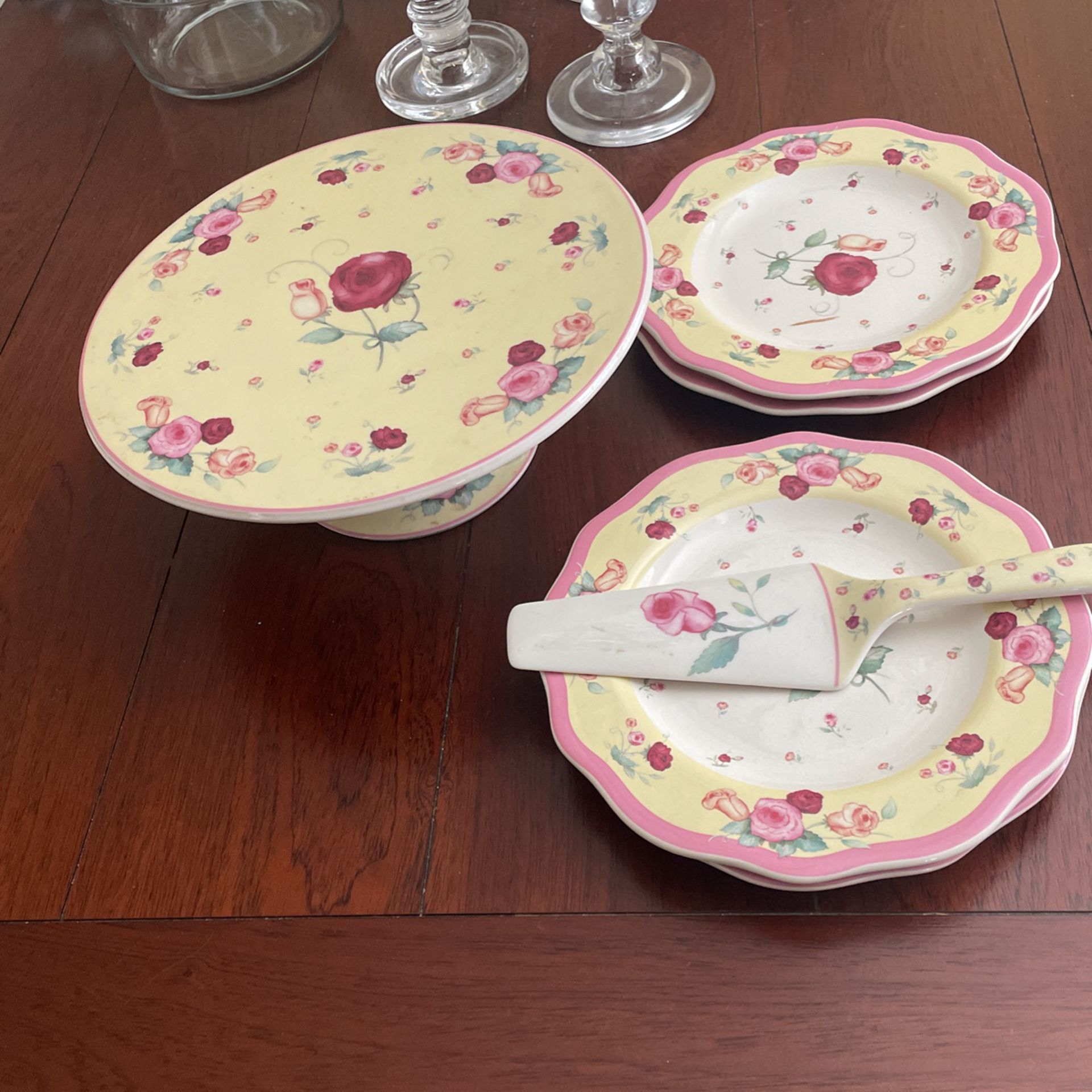 Cake  Plate With Four Matching Plates And Server