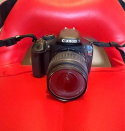 Canon EOS Rebel T2i DSLR + 2 Lenses + Bag