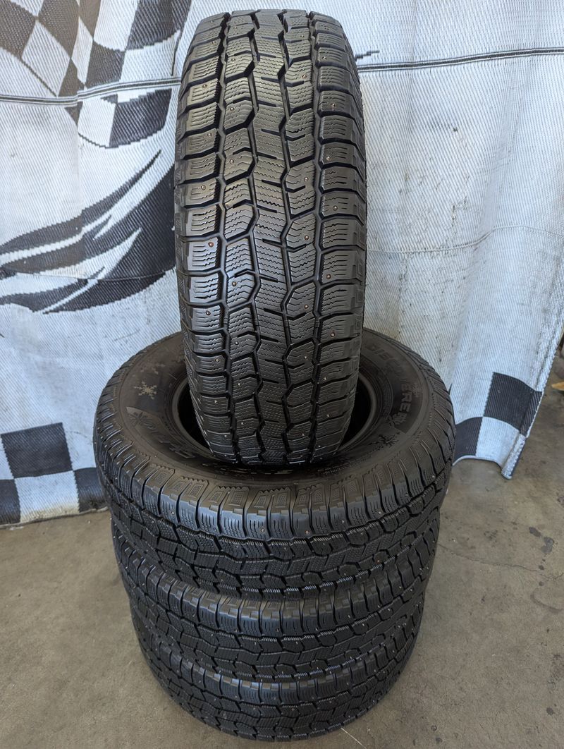 LT 265/70r17 "Near Brand New" Cooper Discoverer Snow Claw Load "E" winter snow tires