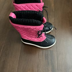 Snow boots size 2-3