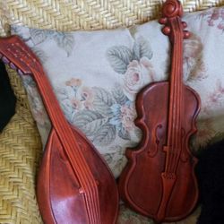 Set of 2 metal musical instrument hanging decor