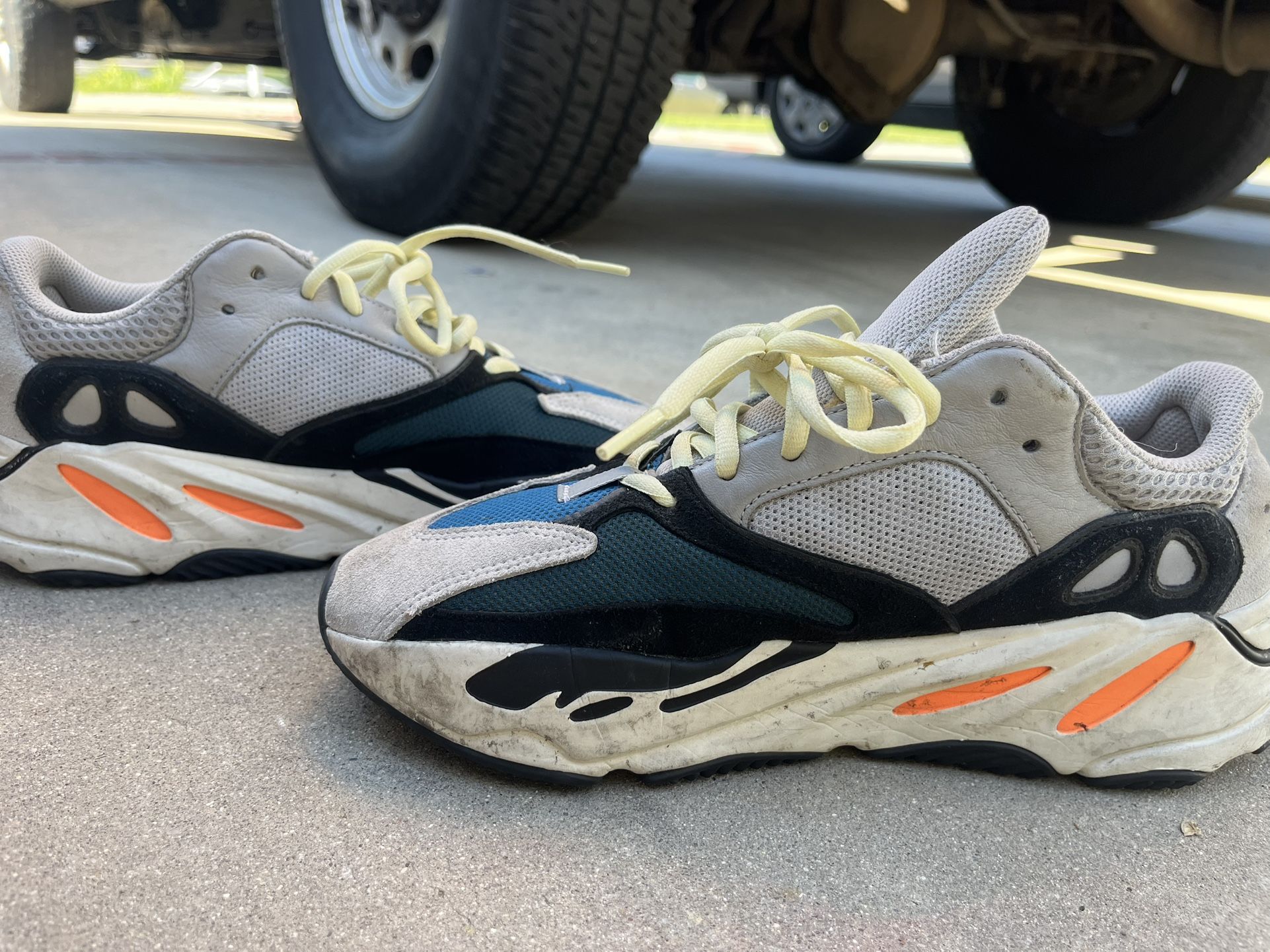 Adidas Yeezy Boost 700 OG“Wave Runner Style B75571