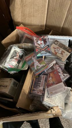 Large Mixed Sports Trading Card Lot