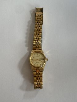 This is a vintage Citizen Quartz model.