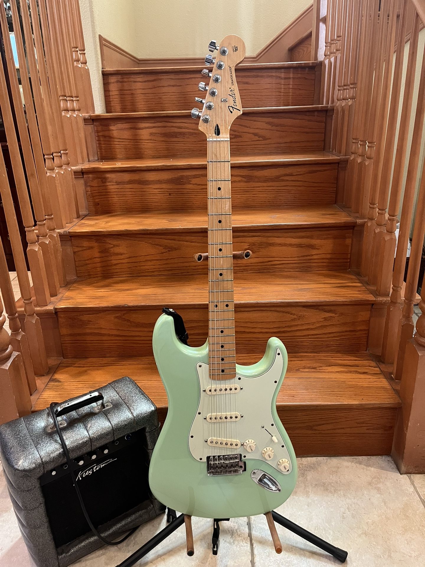 Fender MIM Stratocaster LTD Edition (Mint) W/ Kustom Tuck And Roll Amp