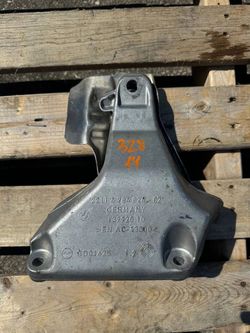 12-16 BMW 328i XDRIVE AWD N20 N26 RIGHT SIDE ENGINE MOUNT SUPPORT BRACKET OEM