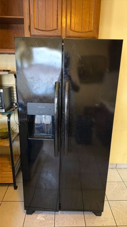 Frigidaire Black Refrigerator $20.00
