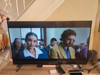 Selling this 48 inch  tv is new