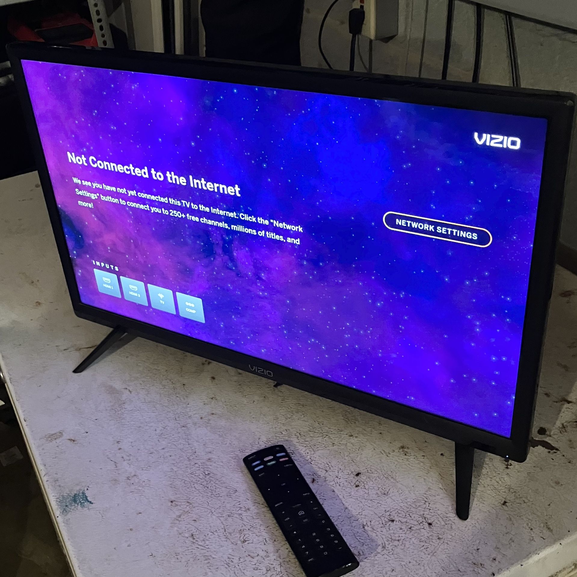 VIZIO SMART TV 24” 