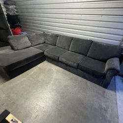 Ashley Sectional Couch-FREE DELIVERY 