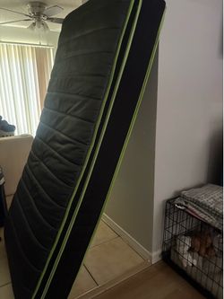 Like new twin mattress