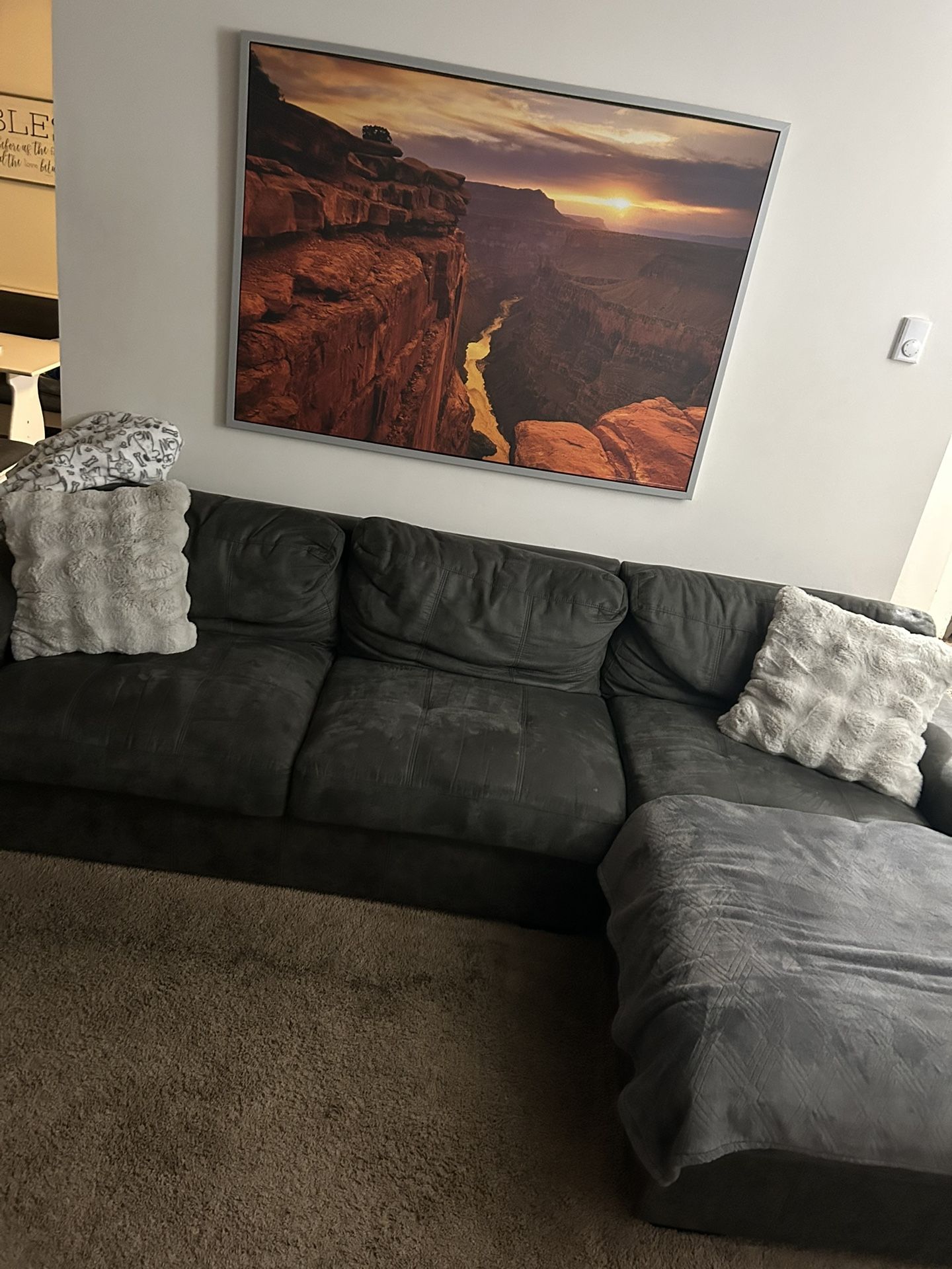 SECTIONAL COUCH