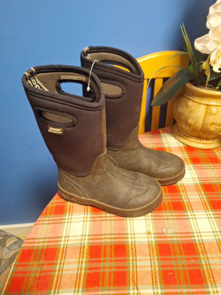 Boots Snow/ Rain Boots Size 4