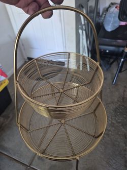 Metal fruit holder