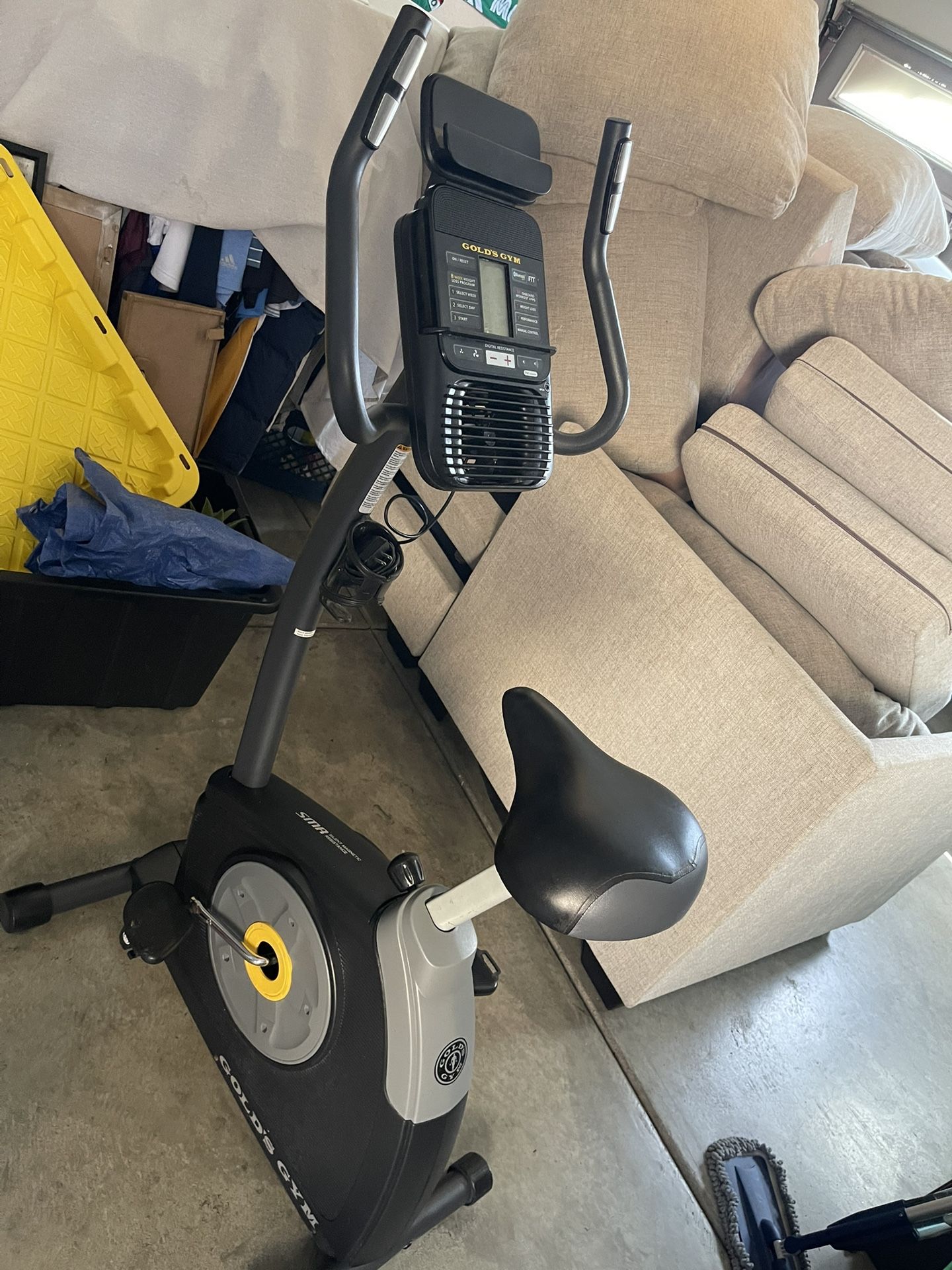 Gold's Gym Cycle Trainer 300 Ci Upright Exercise Bike - iFit Compatible