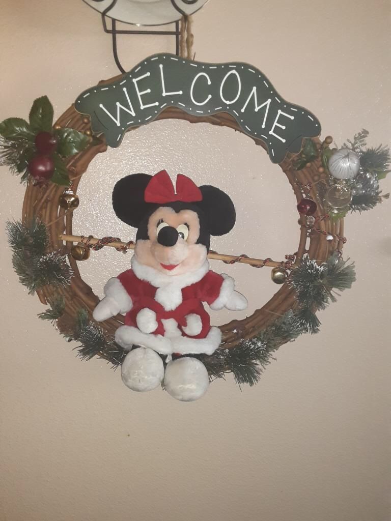 Minnie Mouse Christmas wreath