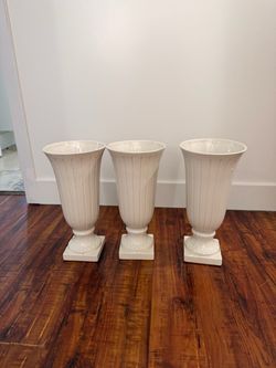 Set of 3 white flower vases