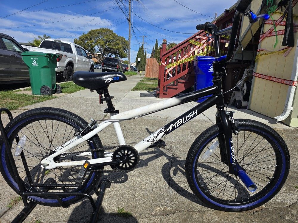 Kids Bike 20" Tires 
Great Condition  Ready to Ride
