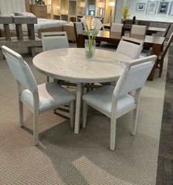 NEW IN BOX - 5 Piece Diningset Table + 4 Chairs