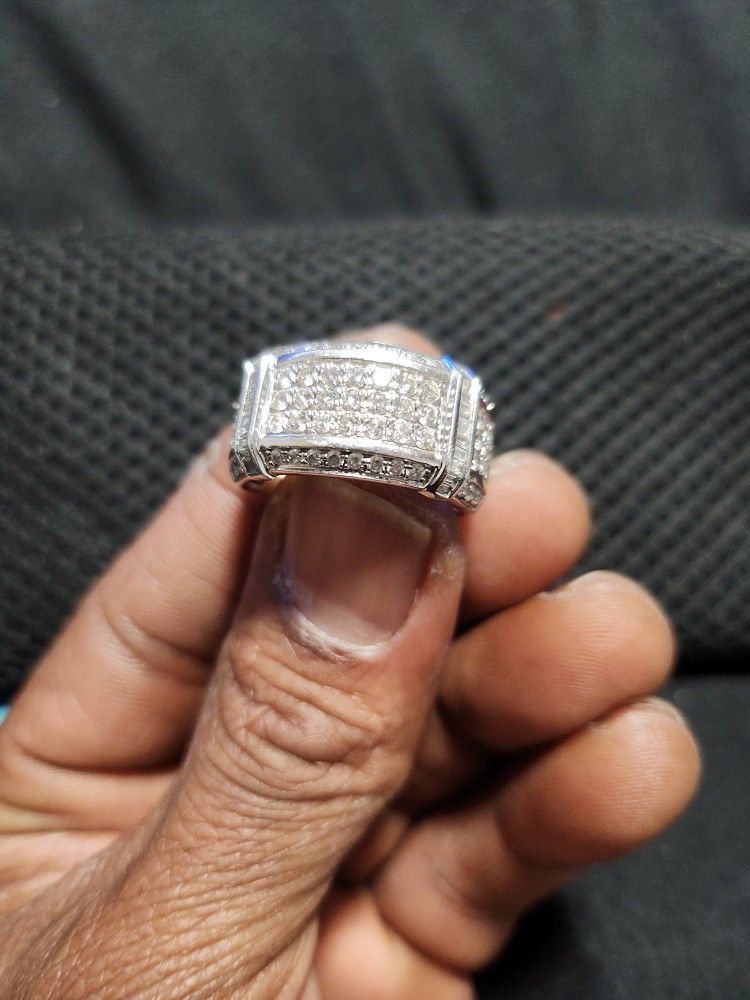 14 K White Gold 1.5k Diamond Rind