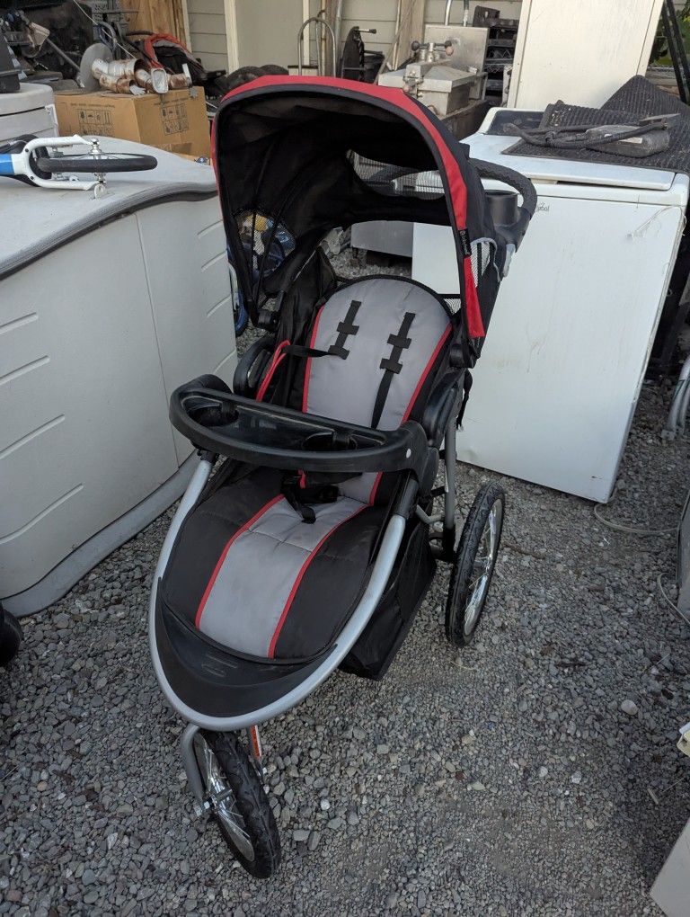BABY TREND JOGGING STROLLER