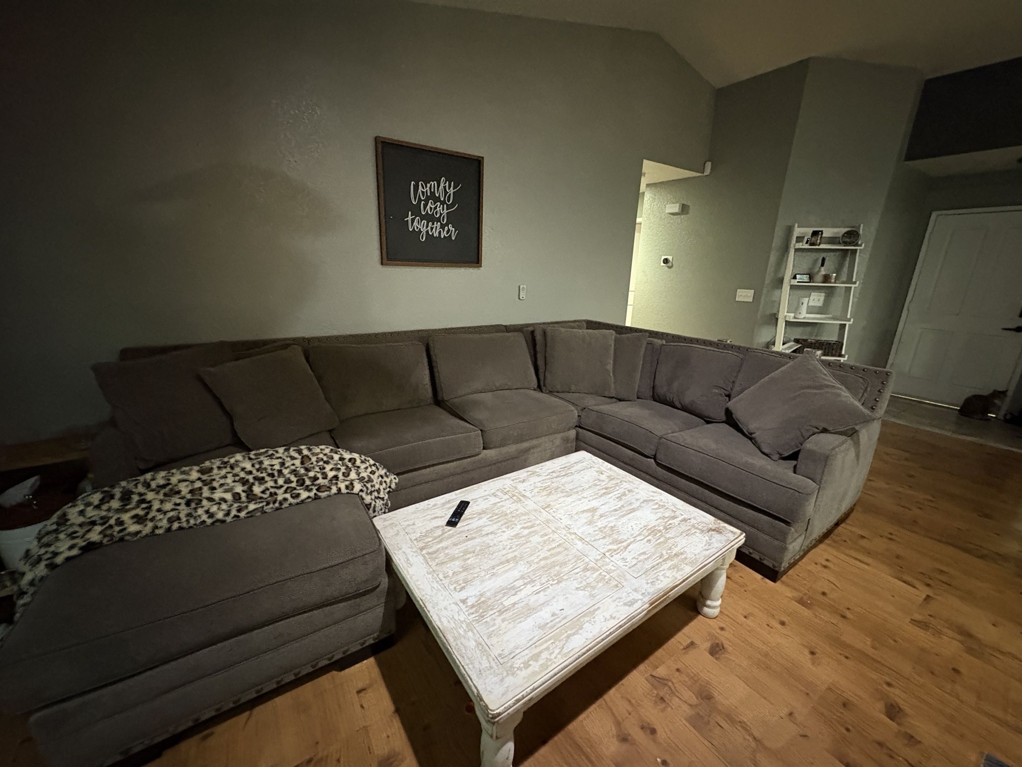 Sectional Couch With Chaise