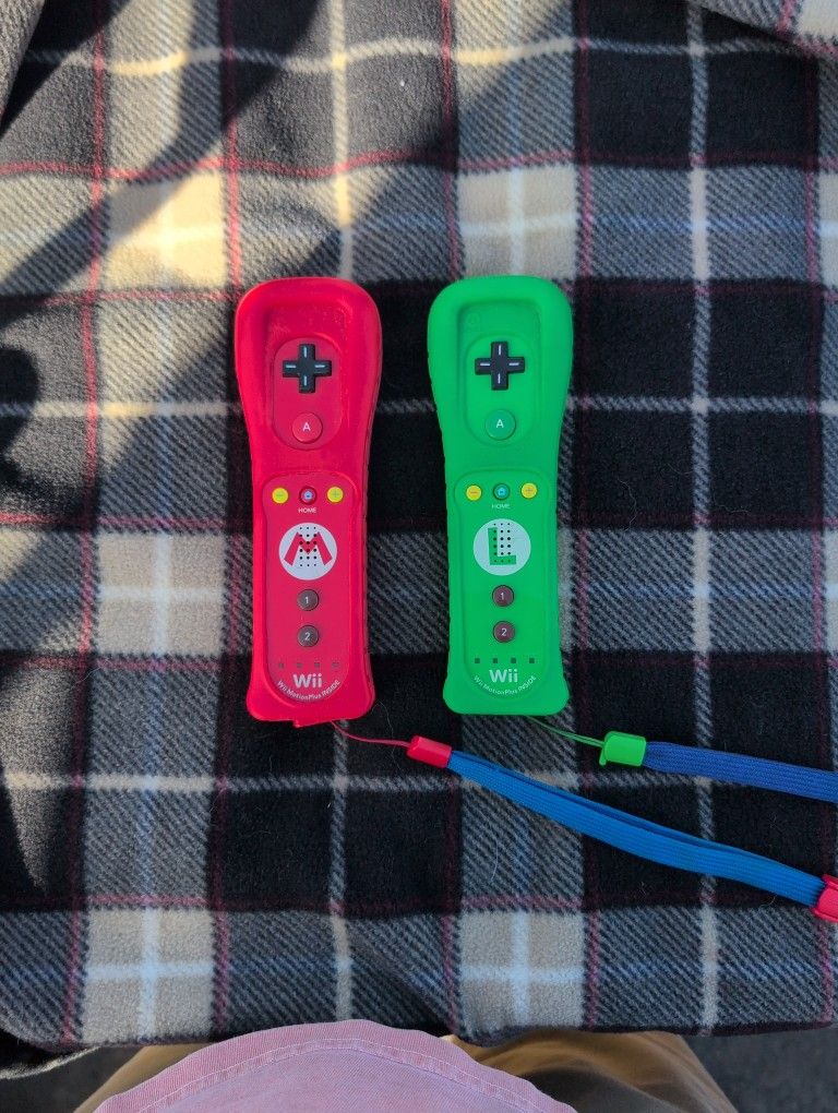 Mario Luigi Wii Remotes