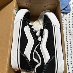 Vans Knu skool Size 4
