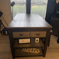 Kitchen / dining room table 