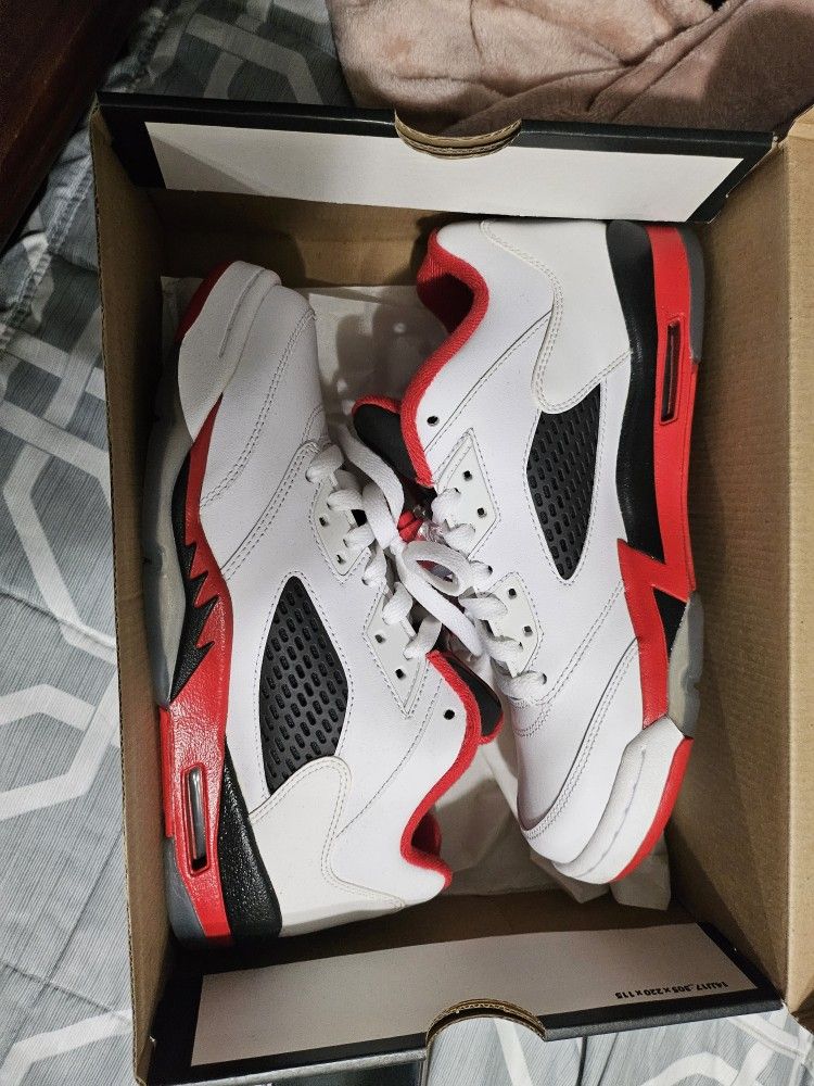 Jordan 5 Lows fire Reds Size 7